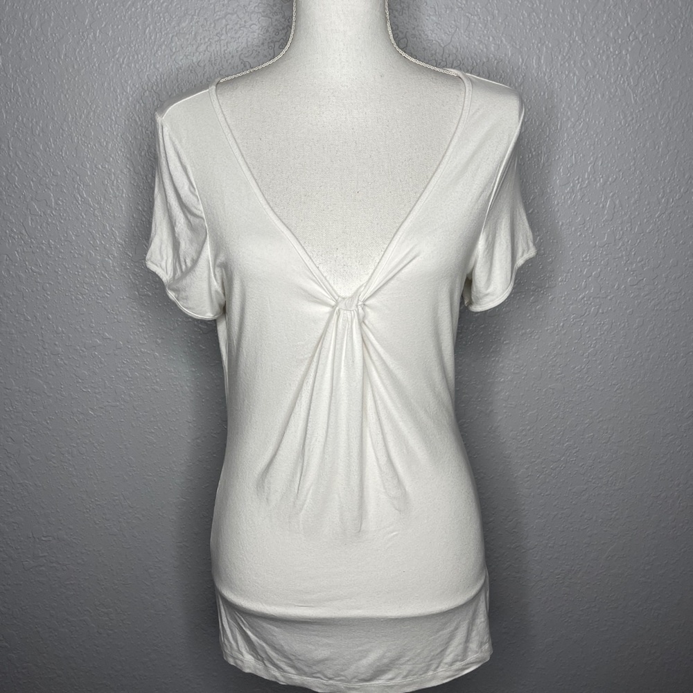 White blouse‎ short sleeve